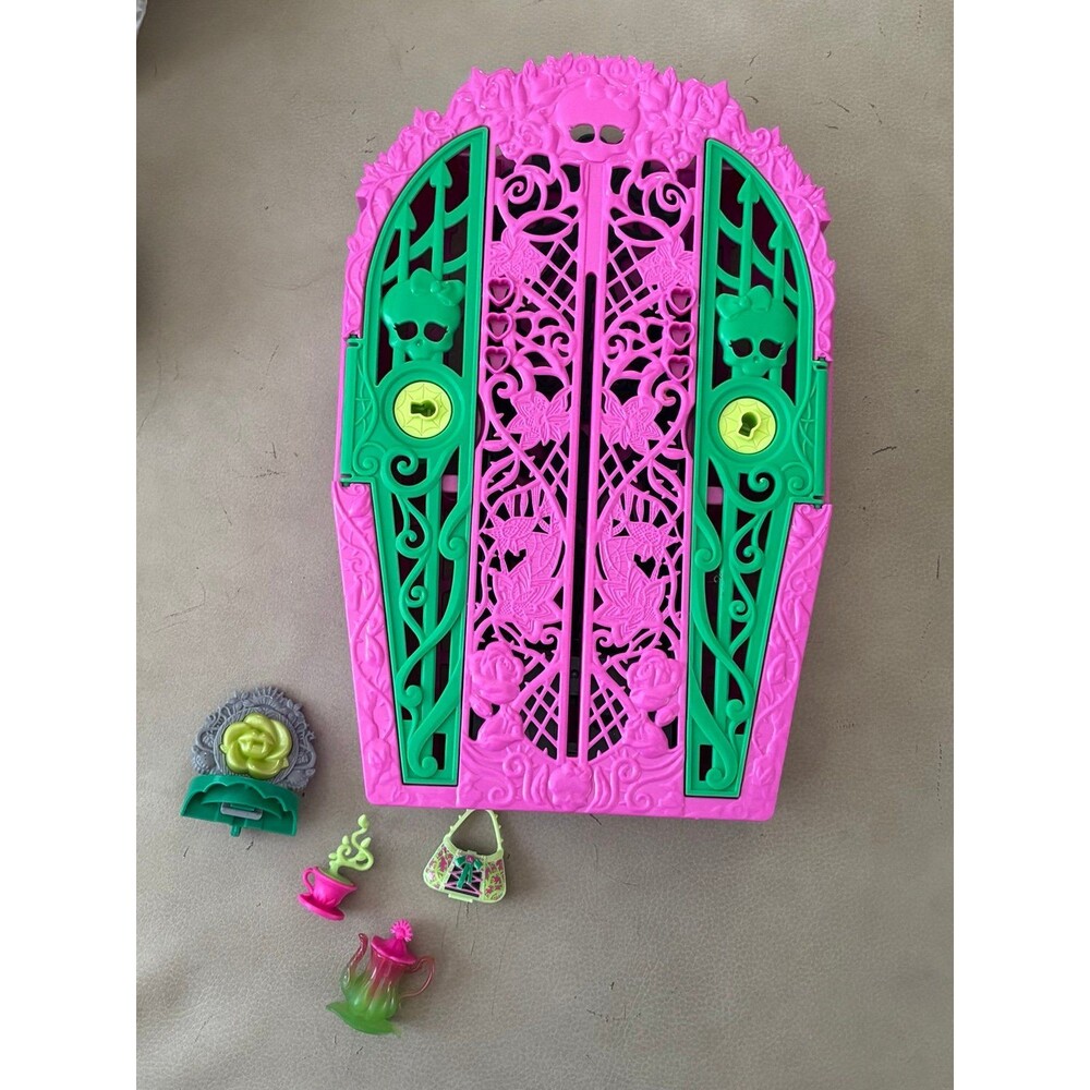 Monster High Pink/Green Coffin Closet storage case w/ accessories, NO KEYS 2023